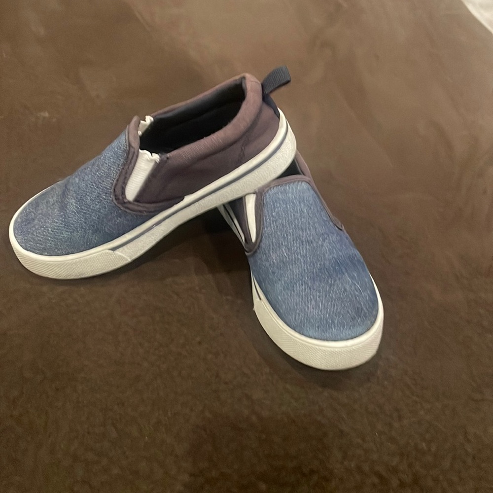 OshKosh toddler shoes size 11
